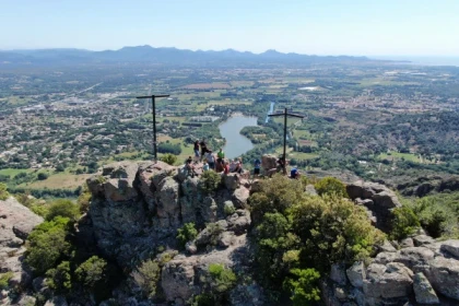 Ascension du Rocher de Roquebrune-sur-Argens - Bonjour Fun