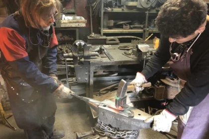 Atelier - Cigogneau en fer forgé - Bonjour Fun