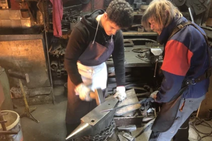 Atelier - Cigogneau en fer forgé - Bonjour Fun