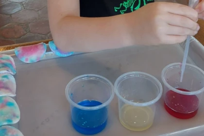Atelier éveil aux sciences, Danse des couleurs - Bonjour Fun