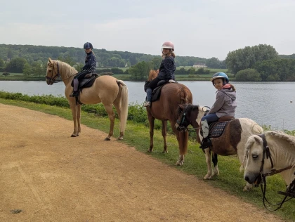 Balade à Poney dans le Beauvaisis - Bonjour Fun