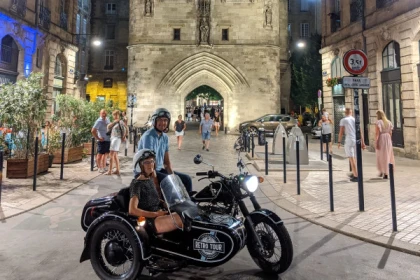 Balade de nuit dans Bordeaux en side-car - Bonjour Fun