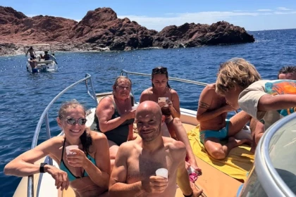Balade en bateau calanques de l’Estérel – Départ d’Agay à Saint-Raphaël - Bonjour Fun