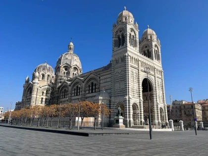 Balade historique de Marseille en vélo électrique 2H Avec Guide - Bonjour Fun