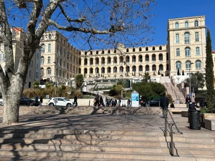 Balade historique de Marseille en vélo électrique Avec Guide - Bonjour Fun