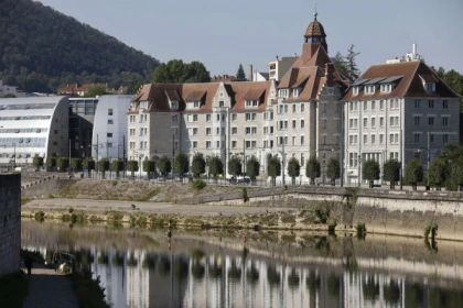 BESANÇON, VIEILLE VILLE ESPAGNOLE ? - Bonjour Fun