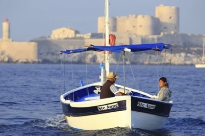 Circuit patrimoine historique 2h à bord d'une barquette marseillaise - Bonjour Fun