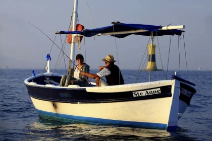 Circuit patrimoine historique 2h à bord d'une barquette marseillaise - Bonjour Fun