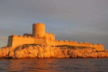 Coucher de soleil en mer face à Marseille :   billetterie ou privatisation 2h - Bonjour Fun