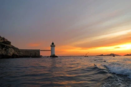 Coucher de soleil en mer face à Marseille :   billetterie ou privatisation 2h - Bonjour Fun