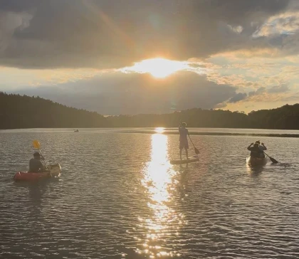 Coucher de Soleil sur l'eau au Lac de Lourdes - Bonjour Fun