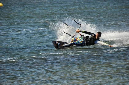 Cours de kitesurf 3 heures (1 cours) - Bonjour Fun