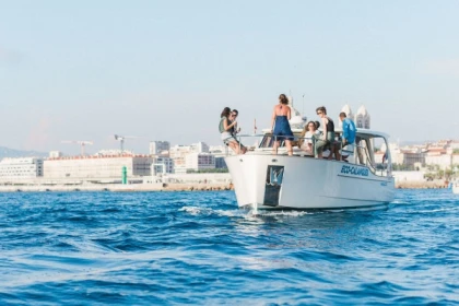 Croisière baignade dans les Calanques en demi-journée - La Criée - Bonjour Fun