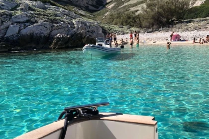Croisière baignade dans les Calanques en demi-journée - La Criée - Bonjour Fun