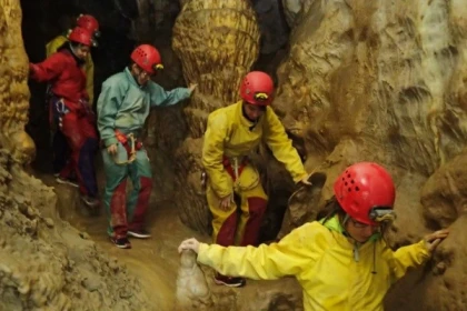 Découverte ludique de la Spéléologie - Grotte de Mons - Spécial Jeunesse - Bonjour Fun
