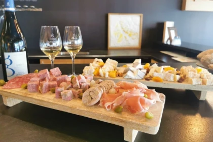 Dégustation de 5 vins et assiette gourmande - Bonjour Fun