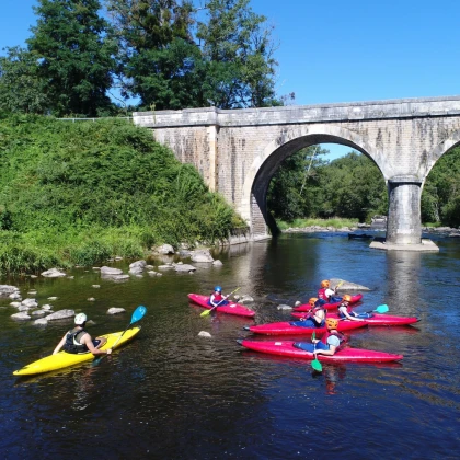 Descente en kayak au CPA Lathus - Bonjour Fun