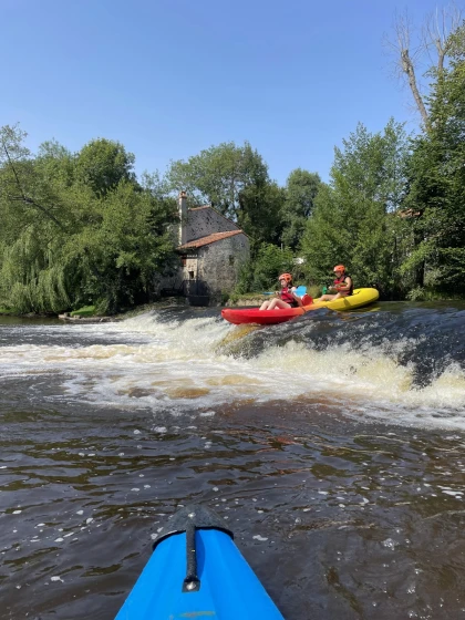Descente en kayak au CPA Lathus - Bonjour Fun