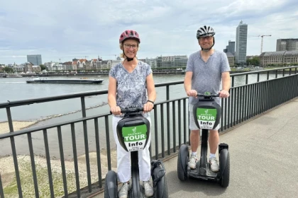Düsseldorf: Segway-City-Tour (max. 120 Min) - Bonjour Fun