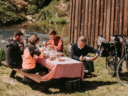 Écluses et pressoirs en vallée du Cher : Balade gourmande en vélo électrique - Bonjour Fun