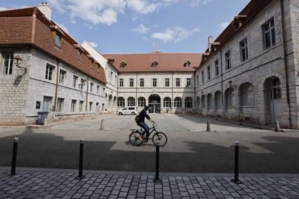 ENTRE PONTS - Bonjour Fun