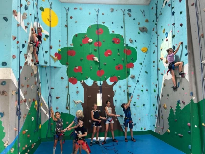 Escalade en salle au CPA Lathus - Bonjour Fun