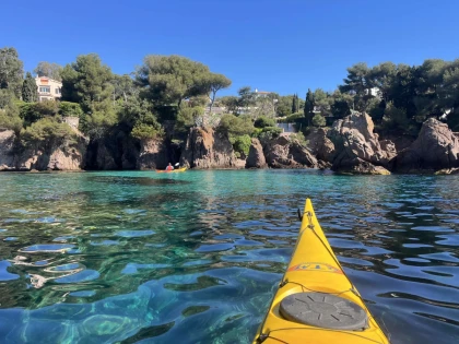 Esterel, Kayak mer demi-journée accompagné par un guide - Bonjour Fun