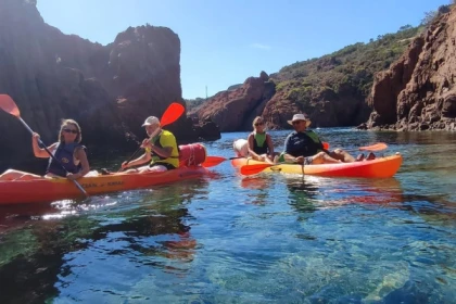 Excursion encadrée en Kayak-Estérel-Agay-Saint Raphael - Bonjour Fun