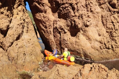 Excursion encadrée en Kayak-Estérel-Agay-Saint Raphael - Bonjour Fun