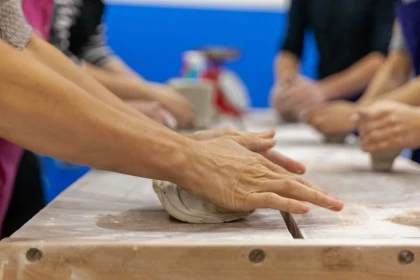Initiation au modelage en poterie céramique - Bonjour Fun