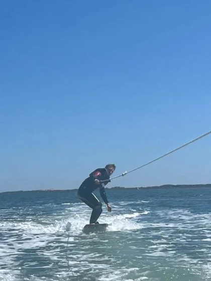 Initiation planche tractée / strapless / surf - Bonjour Fun