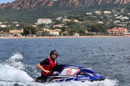 Insolite: Jet Ski à Bras à Agay - Saint-Raphaël - Bonjour Fun