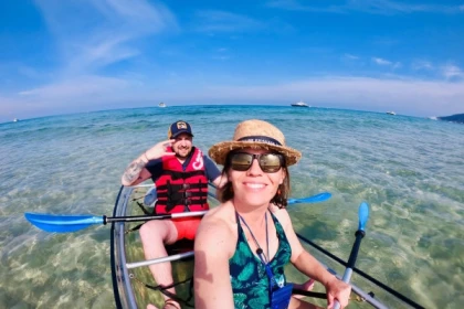 Location de kayak transparent en mer  - plage de la Madrague - Bonjour Fun