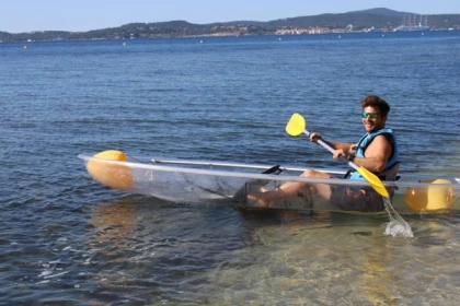 Location de kayak transparent en mer  - plage de la Madrague - Bonjour Fun