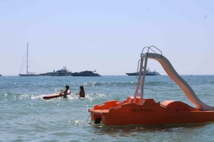 Location de pédalo en mer - plage de Pampelonne - Bonjour Fun