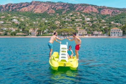 Location Pédalo AGAY ECA - Bonjour Fun