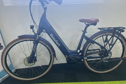 Location vélo électrique VTT et Vélo de ville Bagnols en forêt - Bonjour Fun