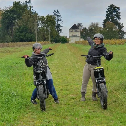 Nouveau au départ du château Haut Nouchet, offrez-vous une balade en trottinette  dans les vignobles, suivie d'une dégustation de 5 vins (2h00), avec options dégustation gourmande possible - Bonjour Fun