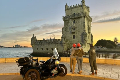 OTA | Retro Tour Lisboa | By Night | 2h00 - Bonjour Fun