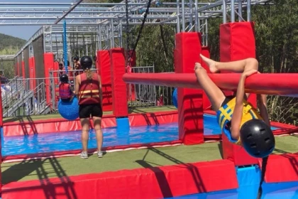 Parcours Ninja Warrior dans le Var : défiez vos amis au Go Ninja à Puget-sur-Argens ! - Bonjour Fun