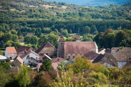 Pirey et l'église Saint-Martin - Bonjour Fun