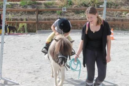 Promenade initiation à poney/cheval avec vue sur le lac - Bonjour Fun