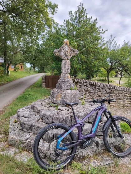 Randonnée autour de Villeneuve d'Aveyron - Bonjour Fun