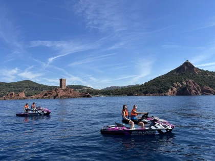 Randonnée en jet-ski 2h30 : De Fréjus à Cannes par les calanques de l’Estérel - Bonjour Fun