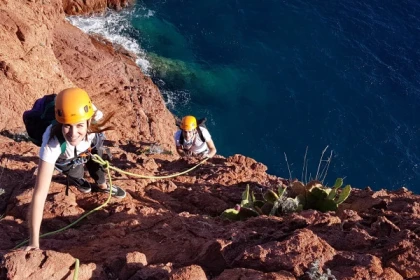 Séance d'escalade les Roches rouges de l'Estérel - Saint-Raphaël - Bonjour Fun