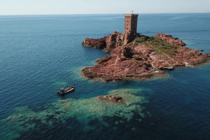 Sortie en mer roches rouges au départ de Fréjus - Bonjour Fun