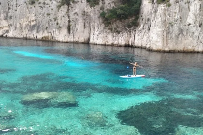 Stand Up Paddle Calanques Cassis : Port-Miou, Port-Pin, En-Vau - Bonjour Fun