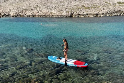 Stand-Up Paddle dans les Calanques de Marseille - Bonjour Fun