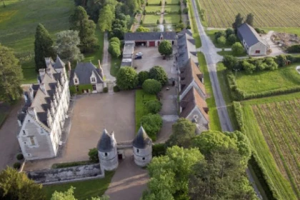 Survol en avion du CHATEAU DE NITRAY avec Commentaires culturels immersifs - Bonjour Fun