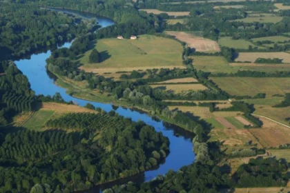 Survol touristique en avion de la RIVIERE DU CHER avec Commentaires culturels - Bonjour Fun